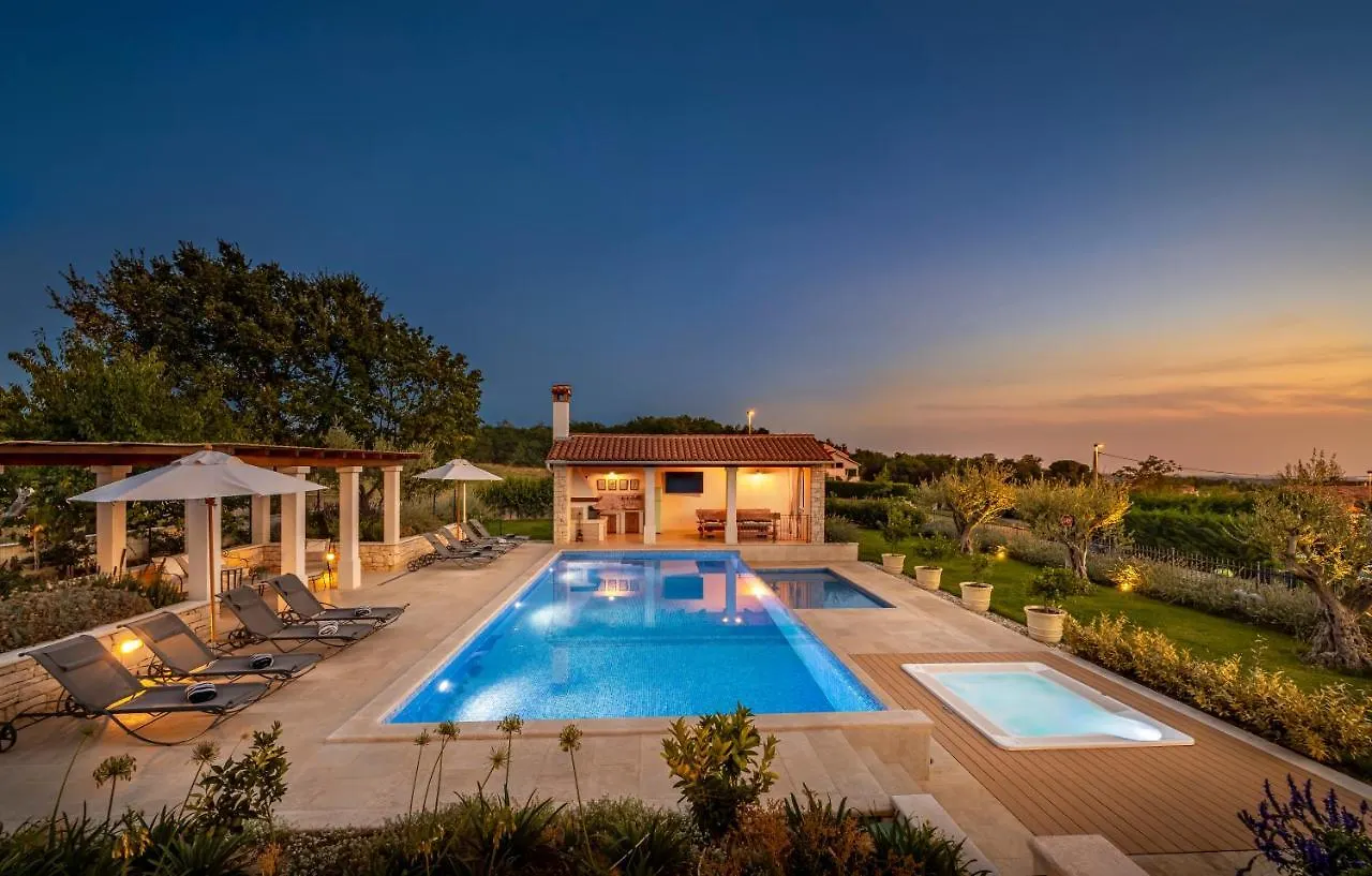 Villa Terrarossa - Luxury Istrian Villa Near Porec Kastelir